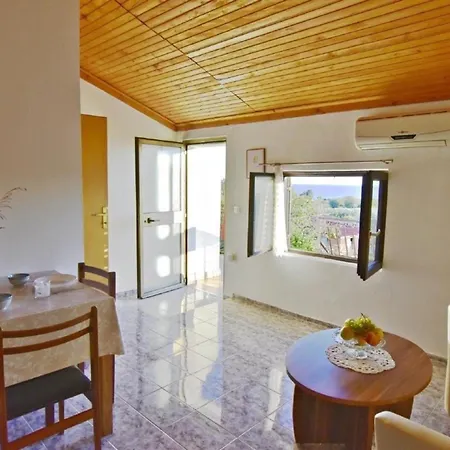 Apartment In Mit Grill, Garten Und Terrasse Und Meerblick Zambratija (Istria)