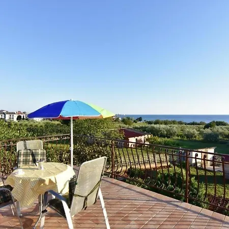 In Mit Grill, Garten Und Terrasse Und Meerblick Apartment